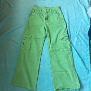 Super cute y2k green cargo pants